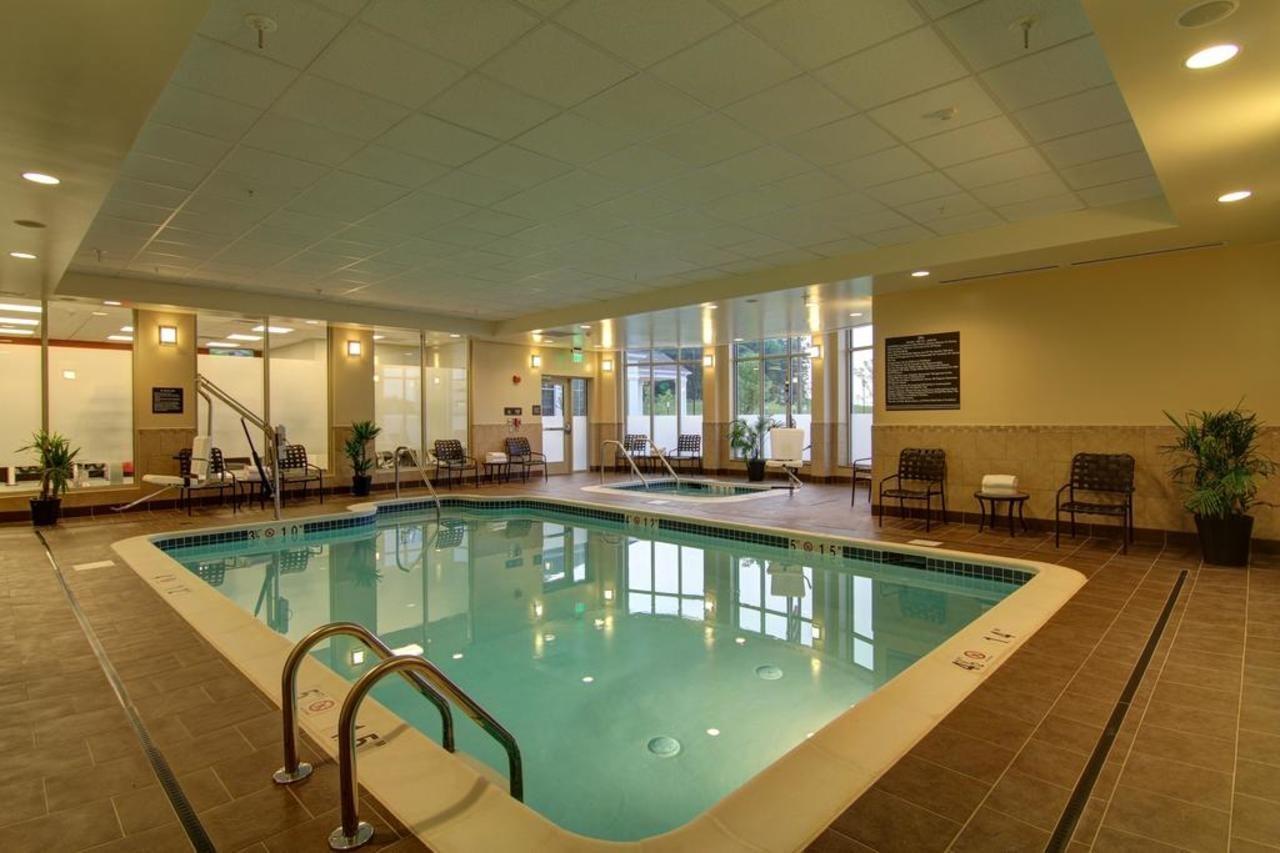 Hilton Garden Inn Woodbridge Ngoại thất bức ảnh