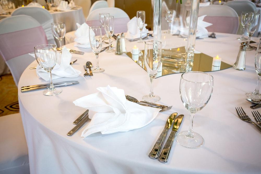 Hilton Garden Inn Woodbridge Ngoại thất bức ảnh