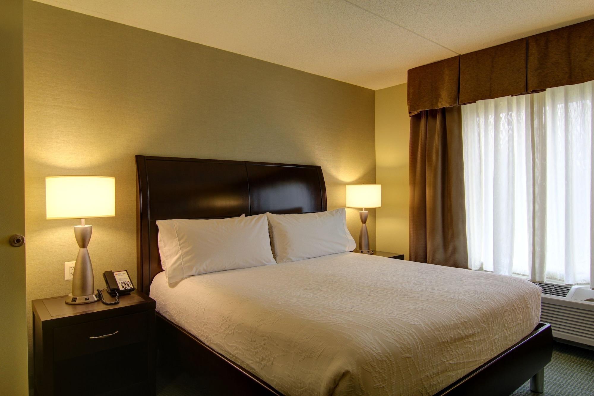 Hilton Garden Inn Woodbridge Ngoại thất bức ảnh