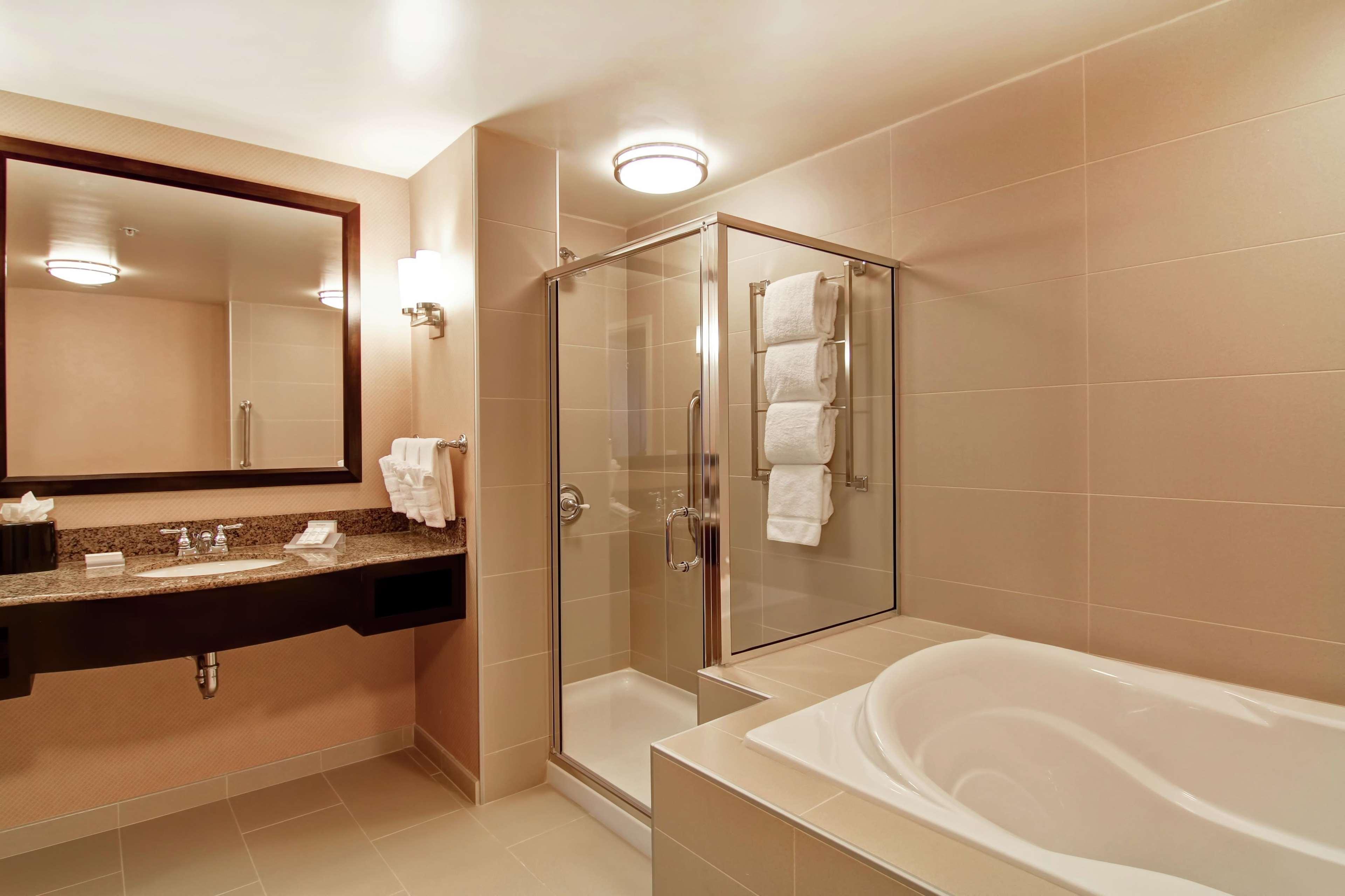 Hilton Garden Inn Woodbridge Ngoại thất bức ảnh