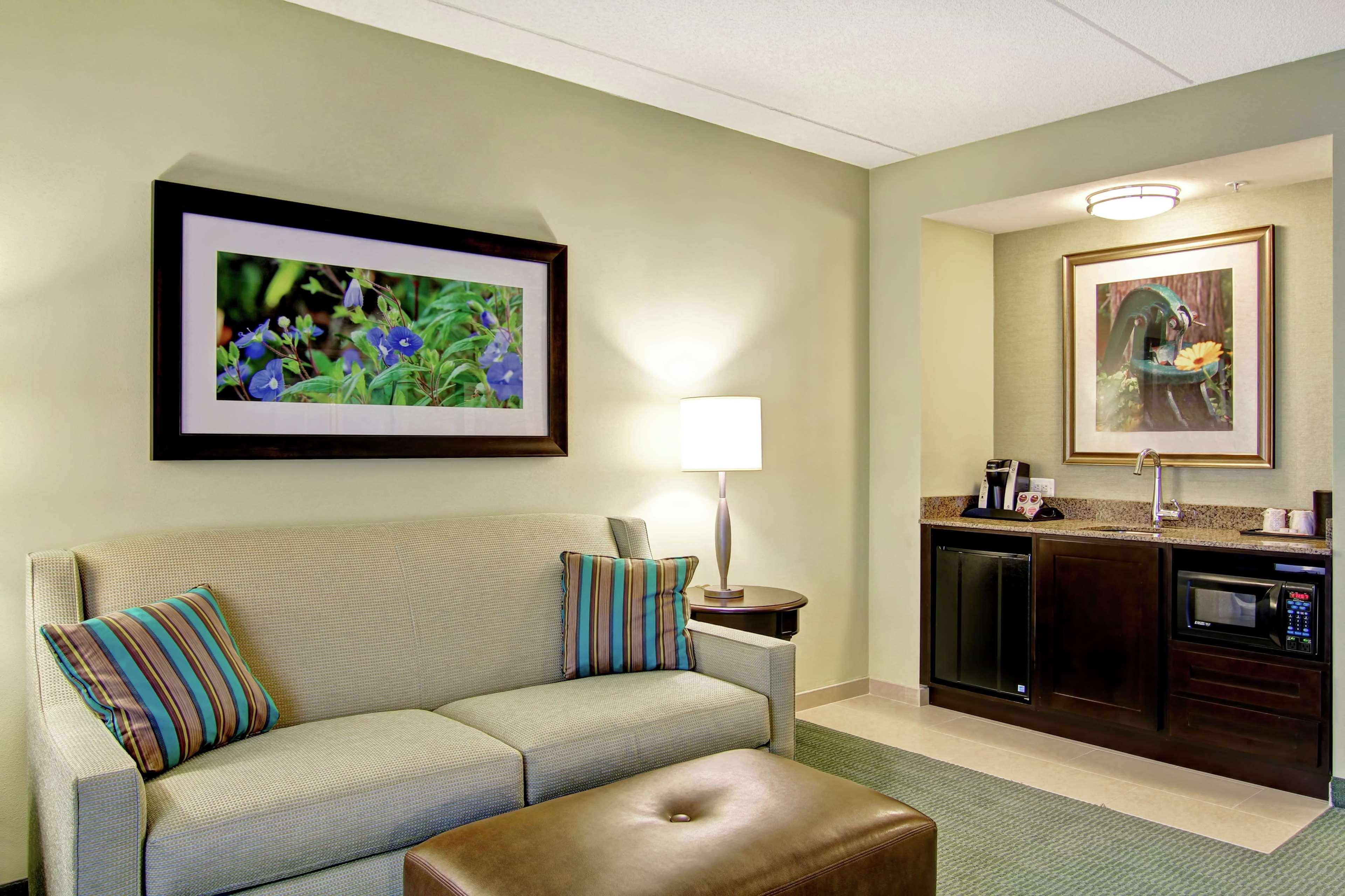 Hilton Garden Inn Woodbridge Ngoại thất bức ảnh
