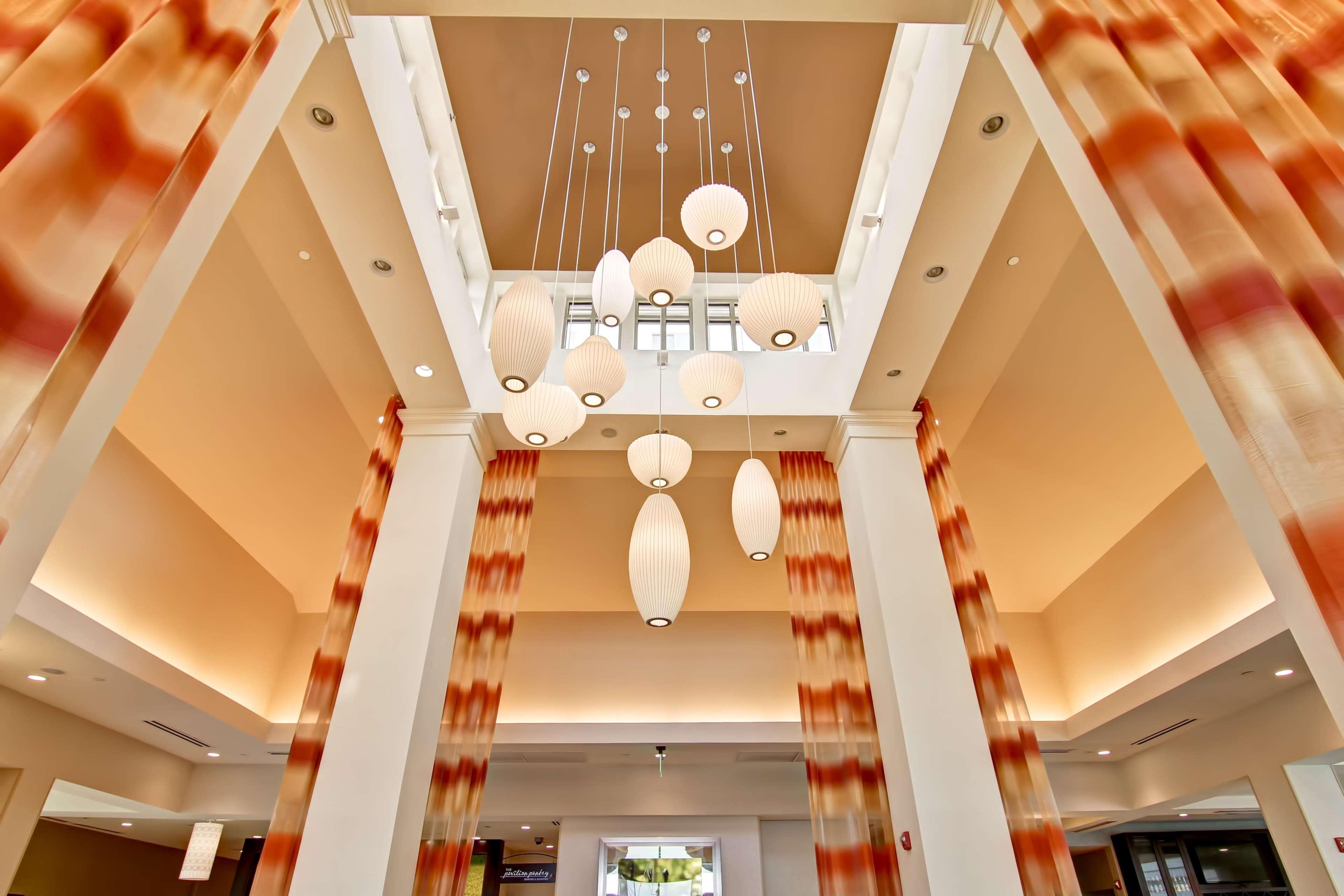 Hilton Garden Inn Woodbridge Ngoại thất bức ảnh