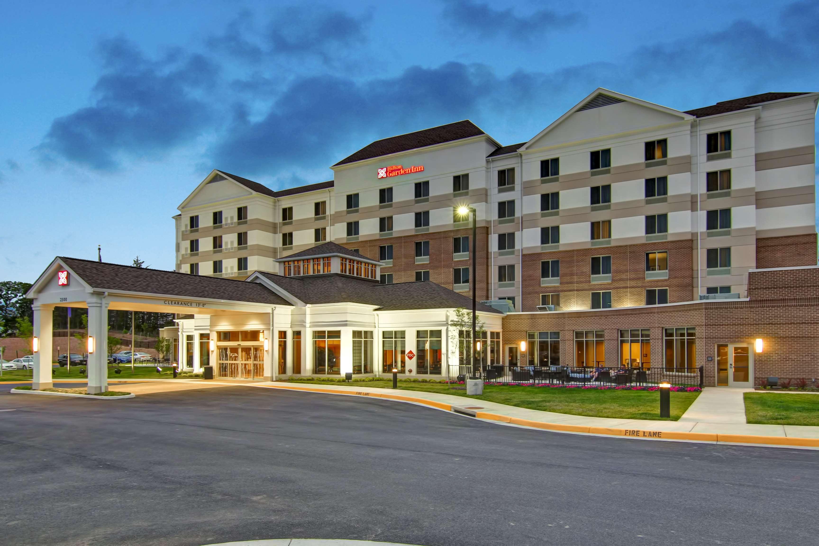 Hilton Garden Inn Woodbridge Ngoại thất bức ảnh