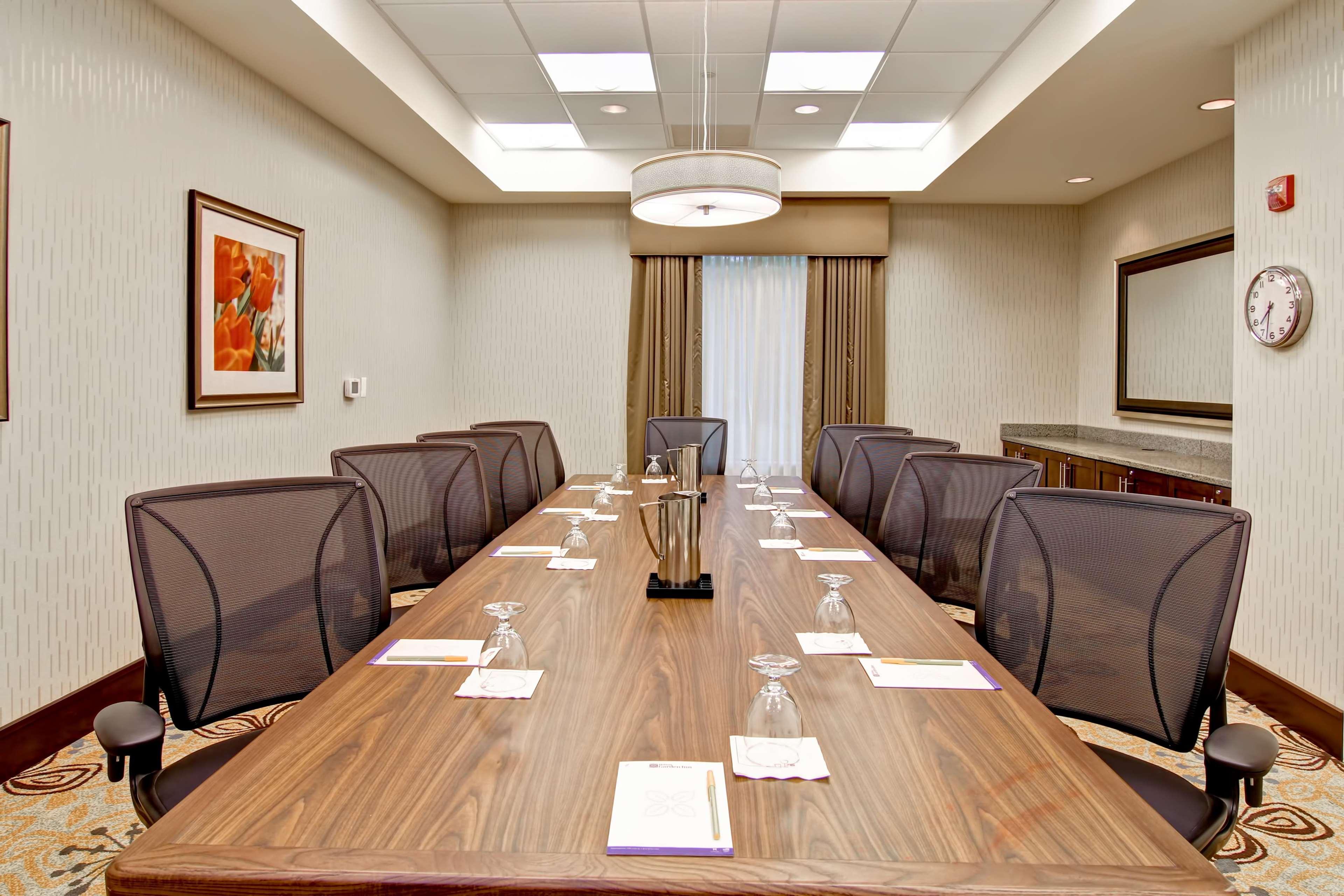 Hilton Garden Inn Woodbridge Ngoại thất bức ảnh