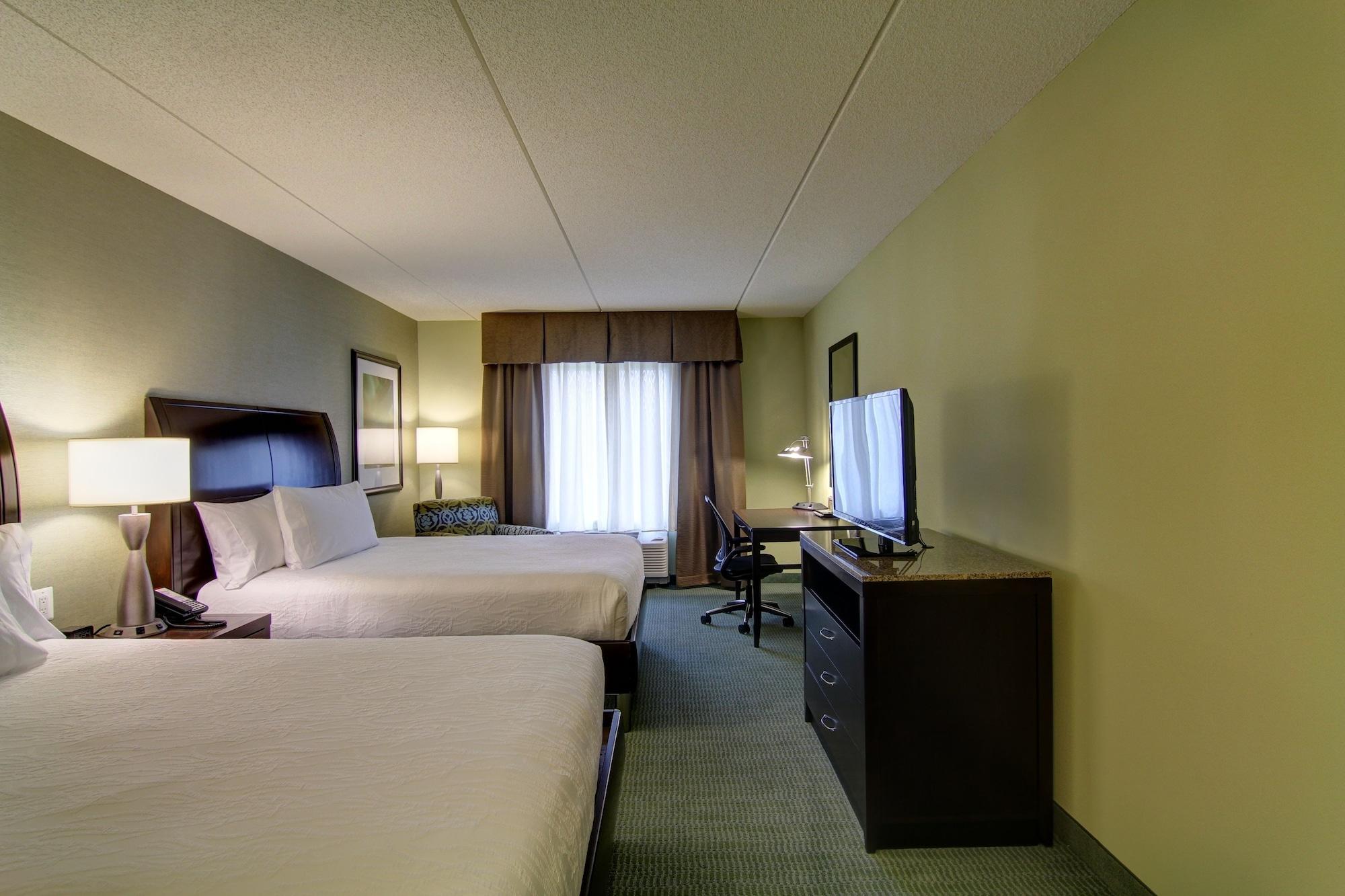 Hilton Garden Inn Woodbridge Ngoại thất bức ảnh