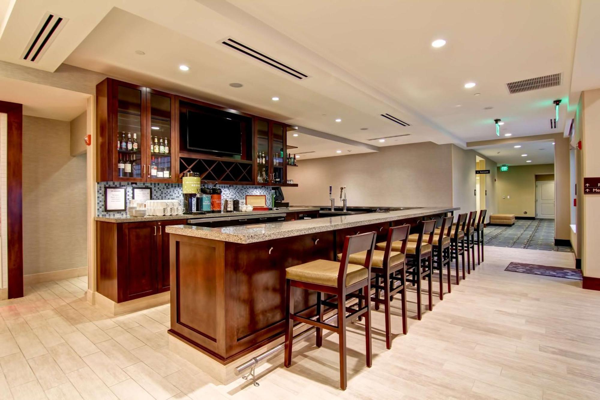 Hilton Garden Inn Woodbridge Ngoại thất bức ảnh