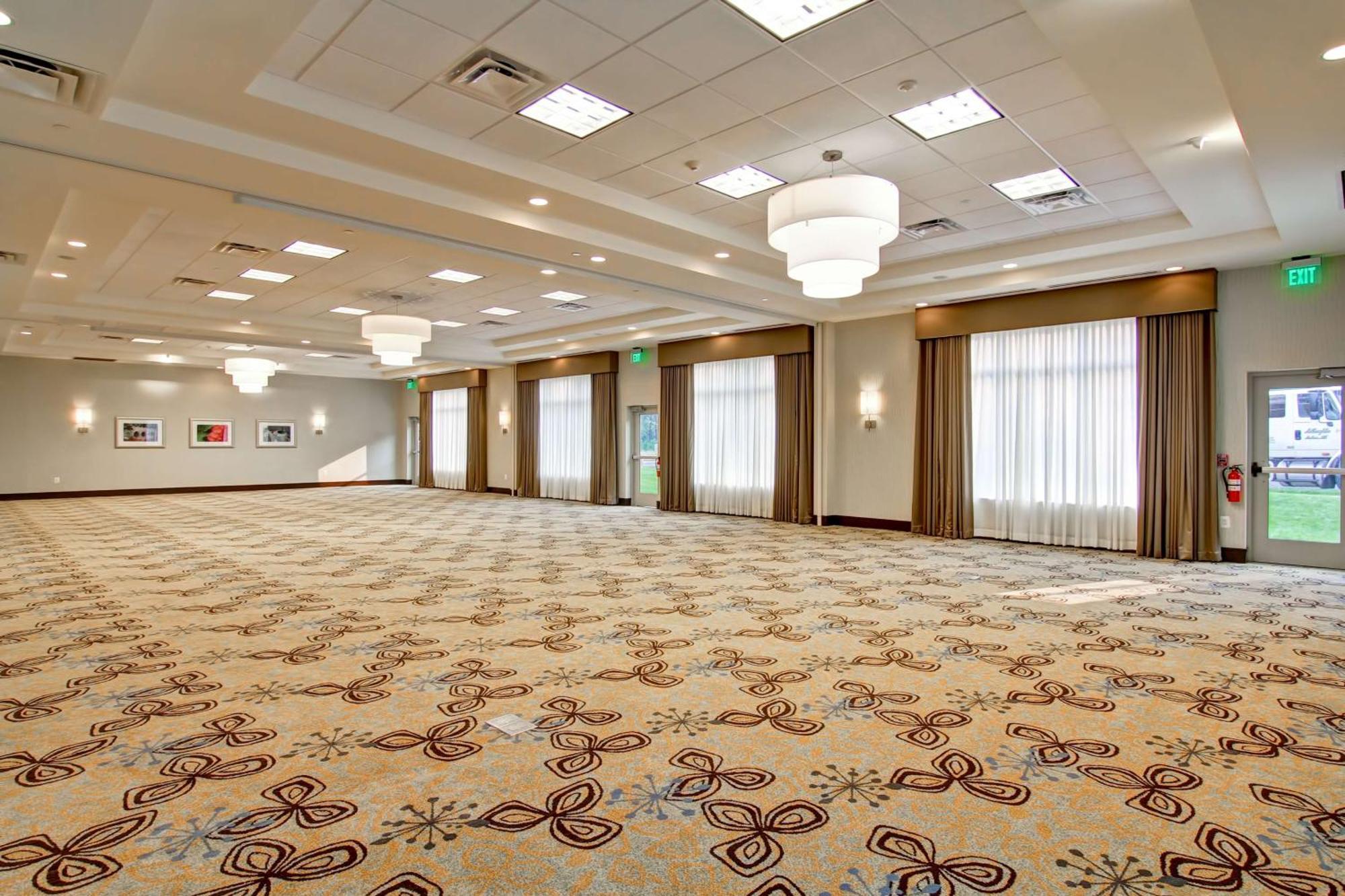 Hilton Garden Inn Woodbridge Ngoại thất bức ảnh