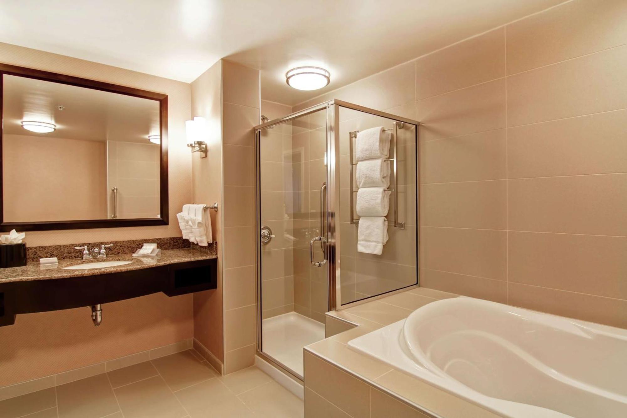 Hilton Garden Inn Woodbridge Ngoại thất bức ảnh