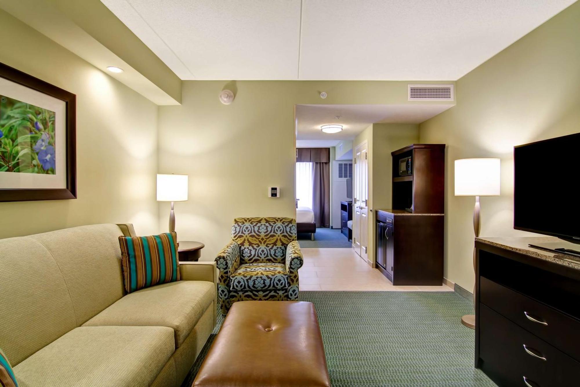 Hilton Garden Inn Woodbridge Ngoại thất bức ảnh