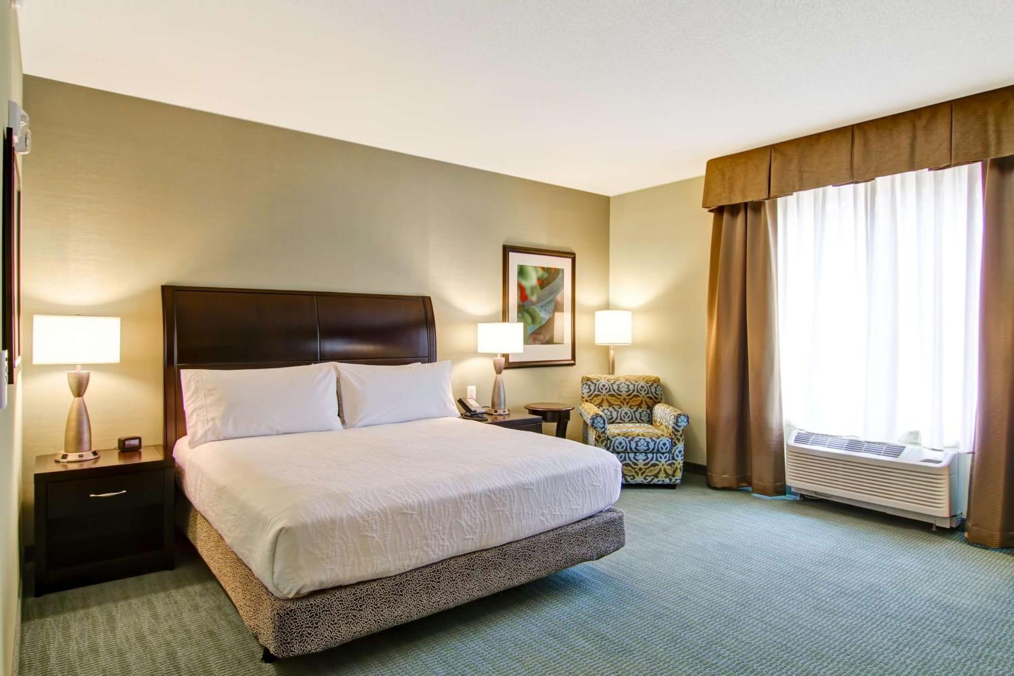 Hilton Garden Inn Woodbridge Ngoại thất bức ảnh