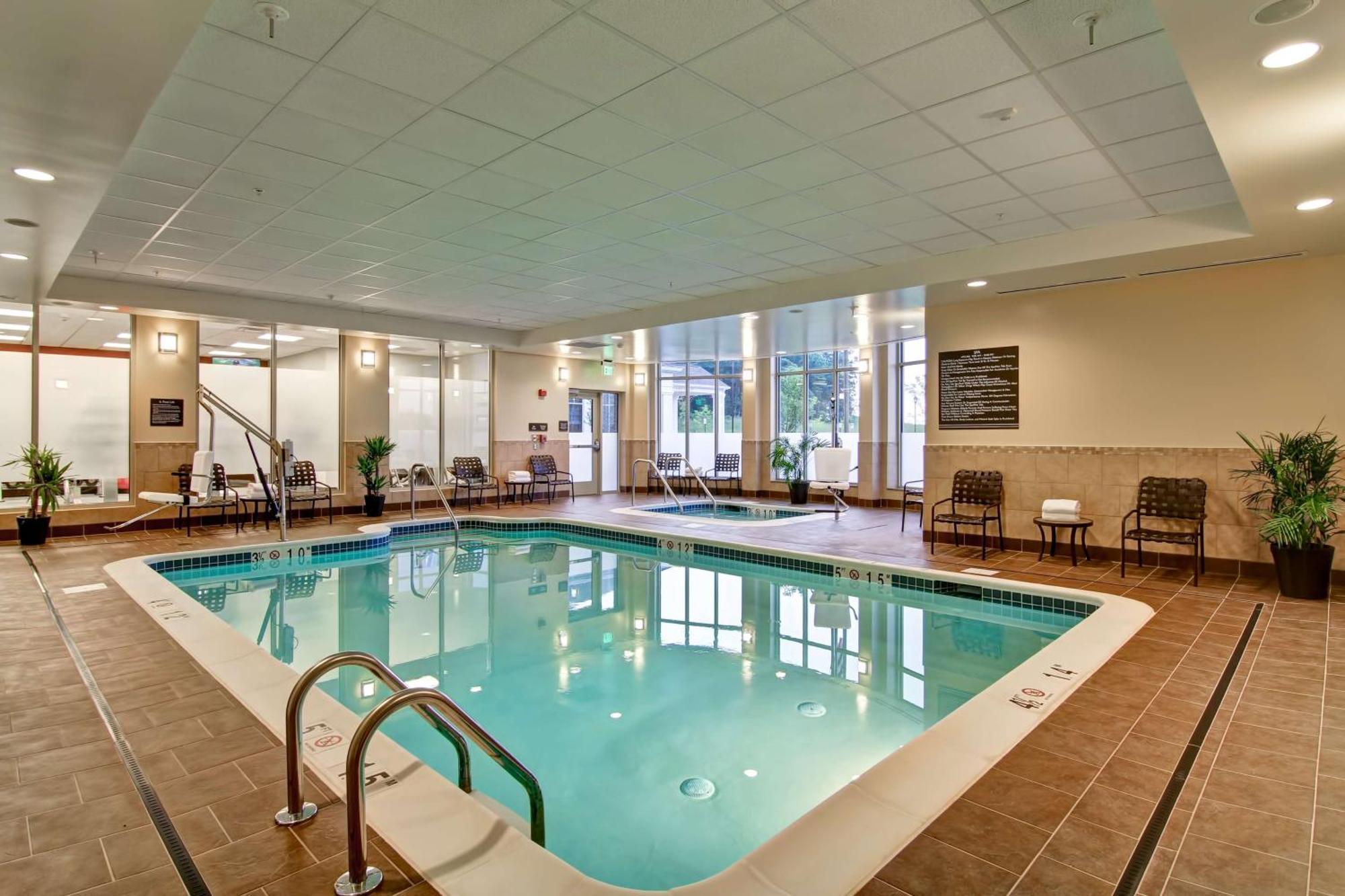 Hilton Garden Inn Woodbridge Ngoại thất bức ảnh