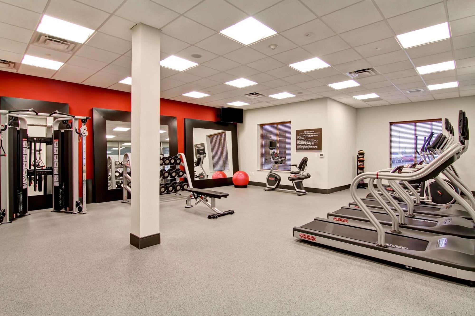 Hilton Garden Inn Woodbridge Ngoại thất bức ảnh