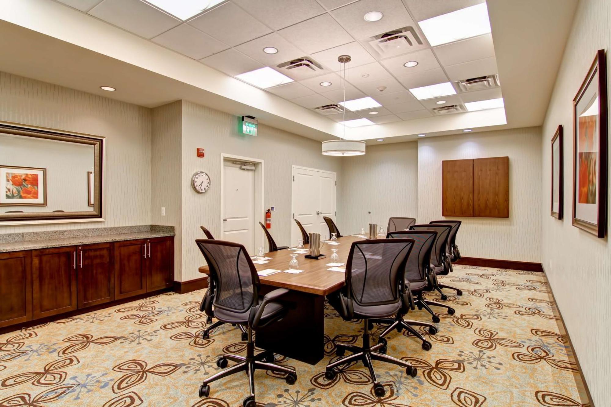 Hilton Garden Inn Woodbridge Ngoại thất bức ảnh