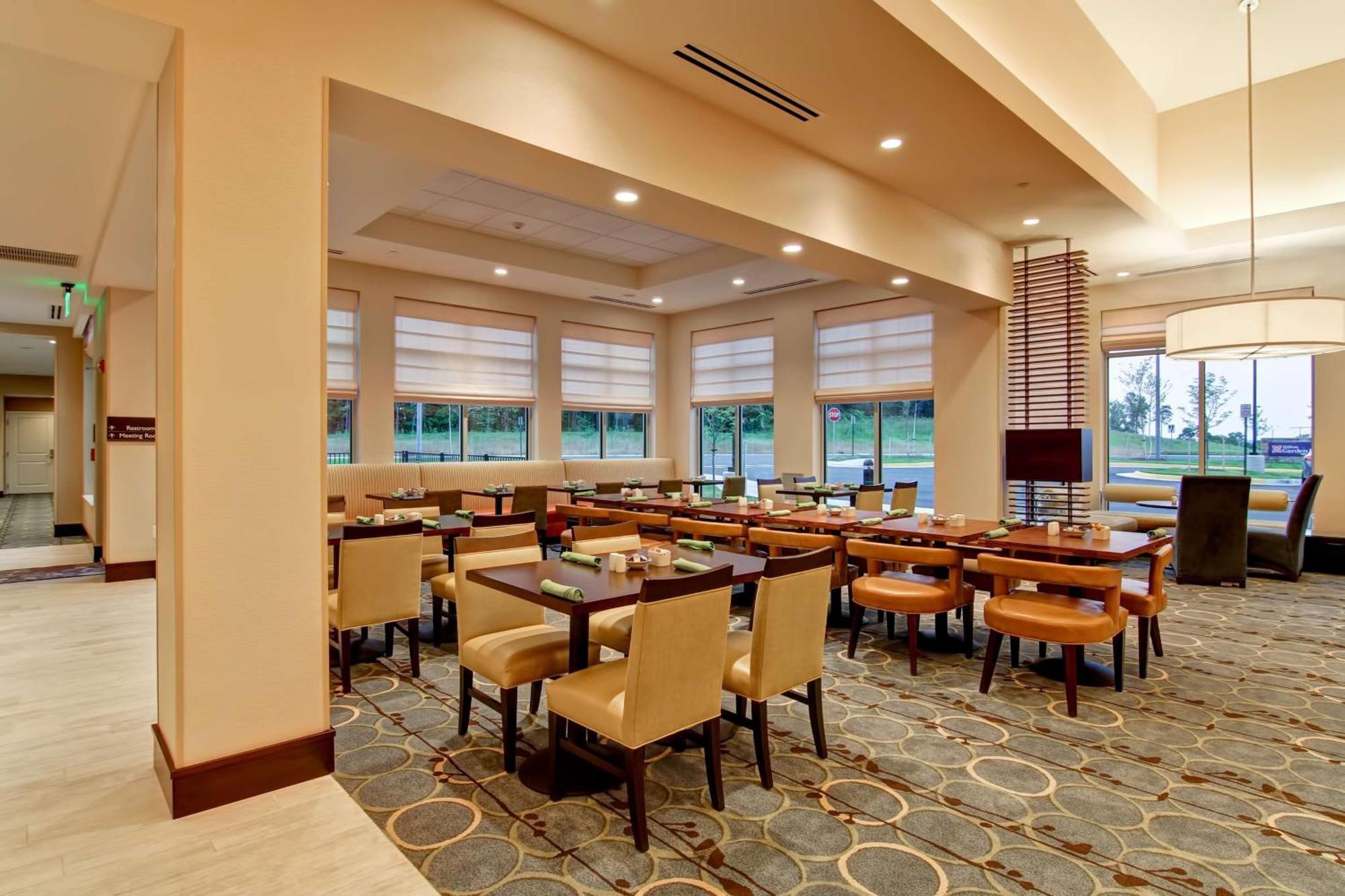 Hilton Garden Inn Woodbridge Ngoại thất bức ảnh