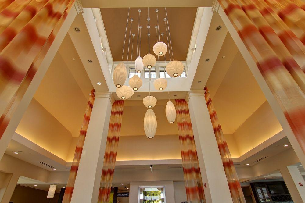 Hilton Garden Inn Woodbridge Ngoại thất bức ảnh