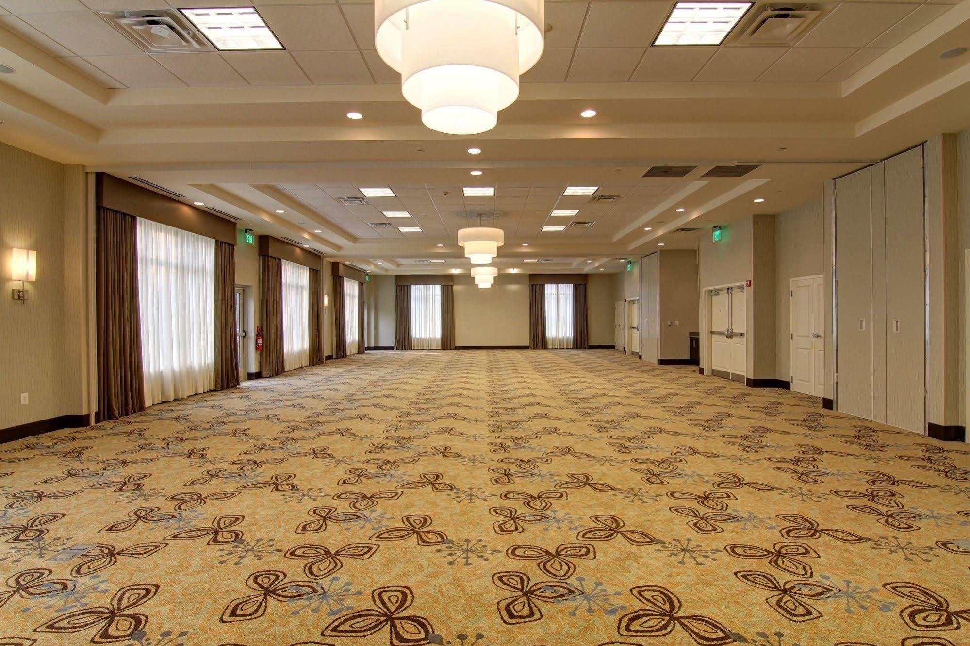 Hilton Garden Inn Woodbridge Ngoại thất bức ảnh